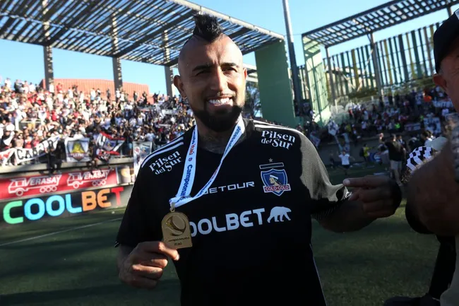 Arturo Vidal quiere repetirse el plato y ser campeón con Colo Colo en el año del centenario. Foto: Photosport.