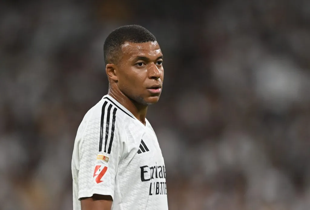 Mbappé sufre con su tobillo. Imagen: Getty