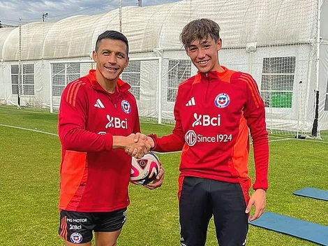 Joya y "sucesor" de Alexis firma su primer contrato profesional