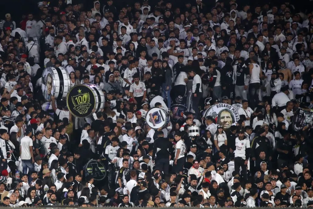 Los hinchas de Colo Colo están de luto. Foto: Jonnathan Oyarzun/Photosport