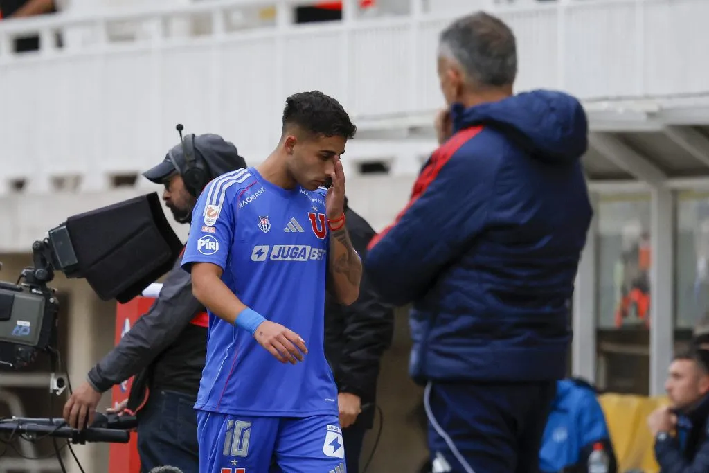 Lucas Assadi no logra consolidarse con un puesto en la U. Foto: Andres Pina/Photosport