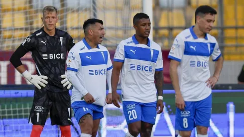 Jugadores de la UC se lamentan tras el gol de Deportes Limache.