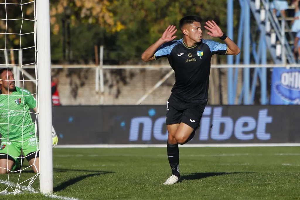 Cristian Morales celebra su gol en O’Higgins ante Palestino. Foto: Jorge Loyola/Photosport