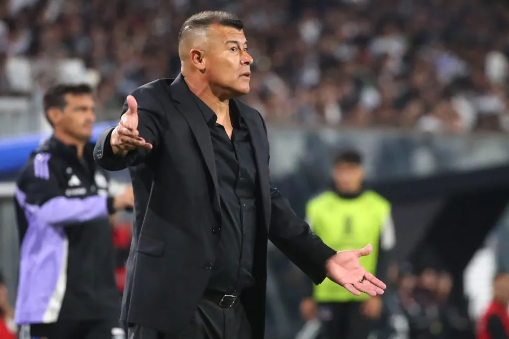 Jorge Almirón define el once de Colo Colo. Foto: Jonnathan Oyarzun/Photosport