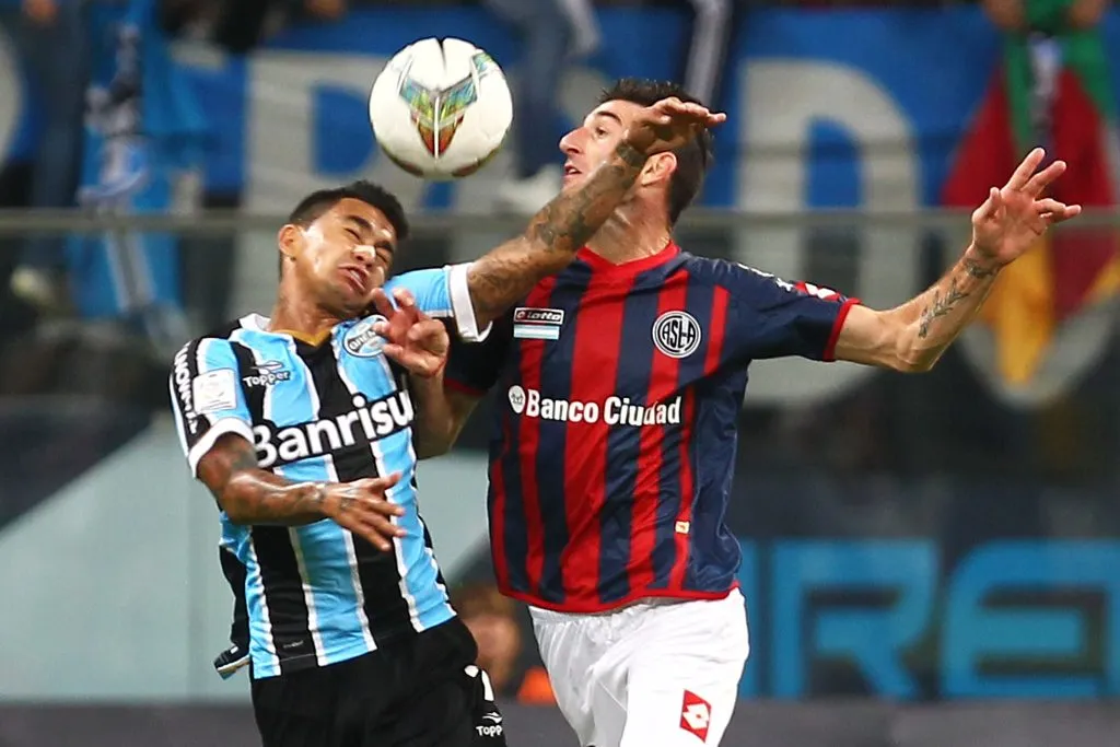 Matías Catalán ante Gremio por la Copa Libertadores. (Lucas Uebel/Getty Images),