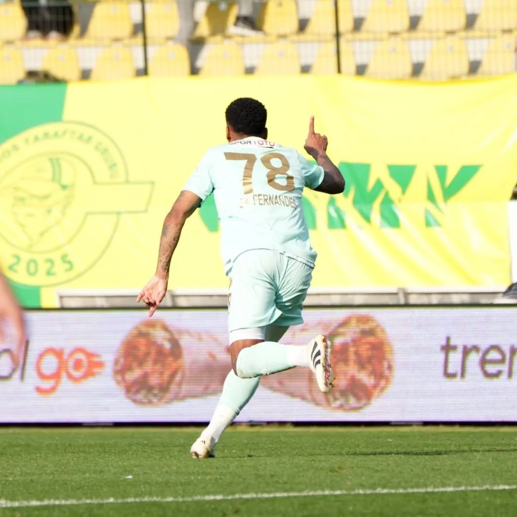 Junior Fernandes sigue rompiendo redes en Europa. Foto: Esenler Instagram.