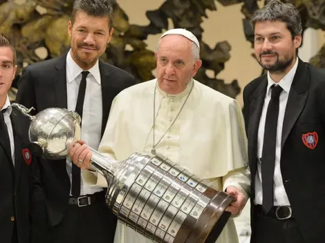 Más de 19 mil me gusta: La "coincidencia" del carnet del Papa Francisco