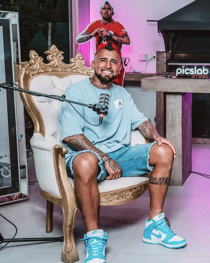 Arturo Vidal anunció su propio podcast y Danilo Díaz no quedó nada de contento, ya que lo considera una distracción en su carrera. Foto: Instagram.