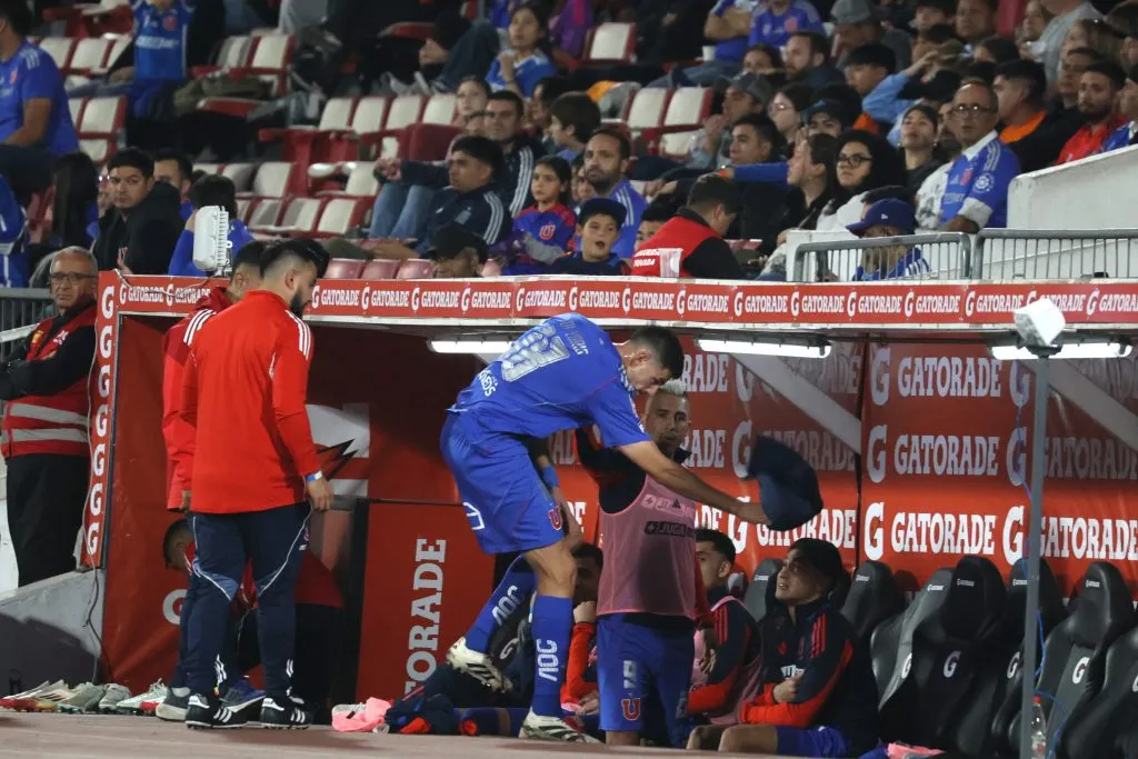 La frustración de Di Yorio al salir lesionado ante La Serena. (Dragomir Yankovic/Photosport).