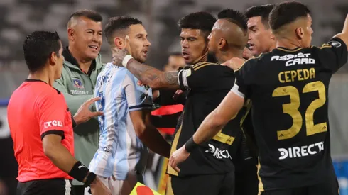 Arturo Vidal tuvo un cruce con Maravilla Martínez en el duelo entre albos y la Academia.