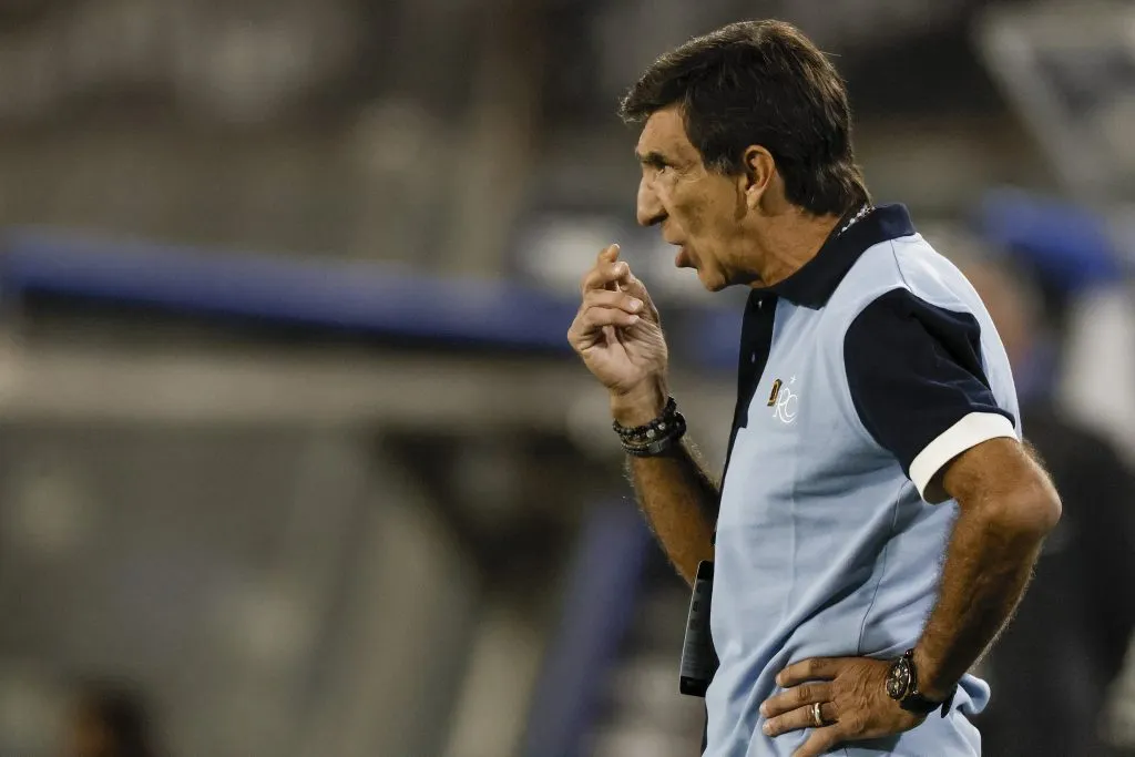 Gustavo Costas sufrió mucho en el complemento. (Andres Pina/Photosport).