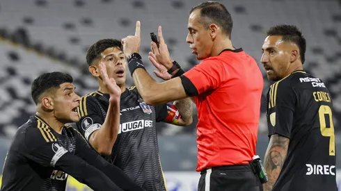 Colo Colo terminó con cinco amonestados el partido ante Racing Club.
