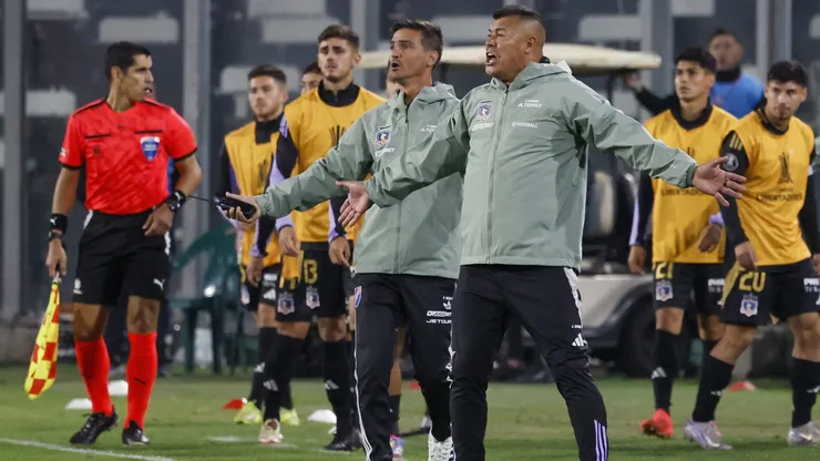 Jorge Almirón durante el partido de Colo Colo con Racing.