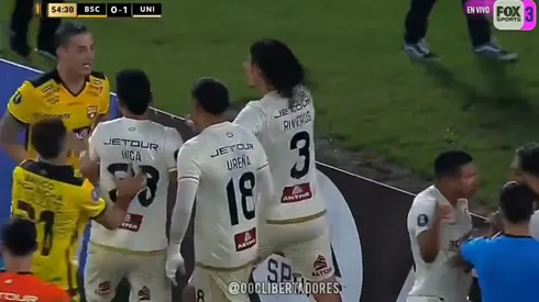 Rodrigo Ureña y Octavio Rivero en una pelea digna de Copa Libertadores.
