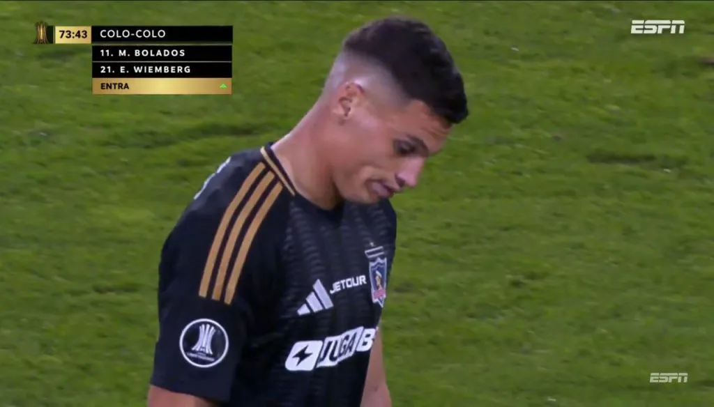 El elocuente gesto de Lucas Cepeda cuando salió del partido. (Captura ESPN).