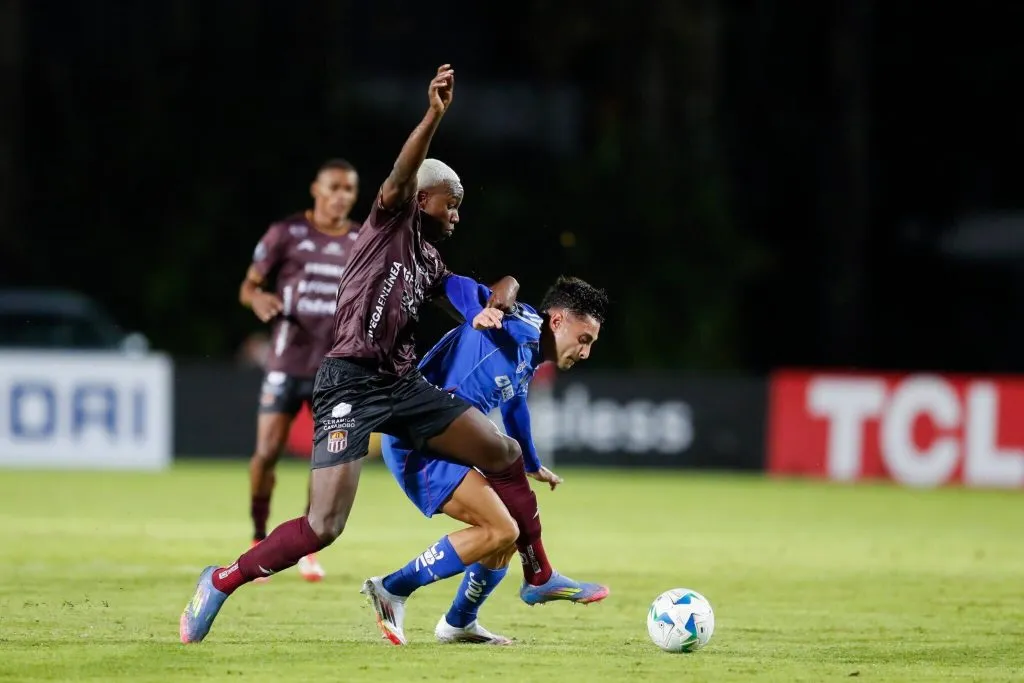 Javier Altamirano ingresó en el segundo tiempo de U de Chile vs Carabobo por Copa Libertadores. Foto: U de Chile