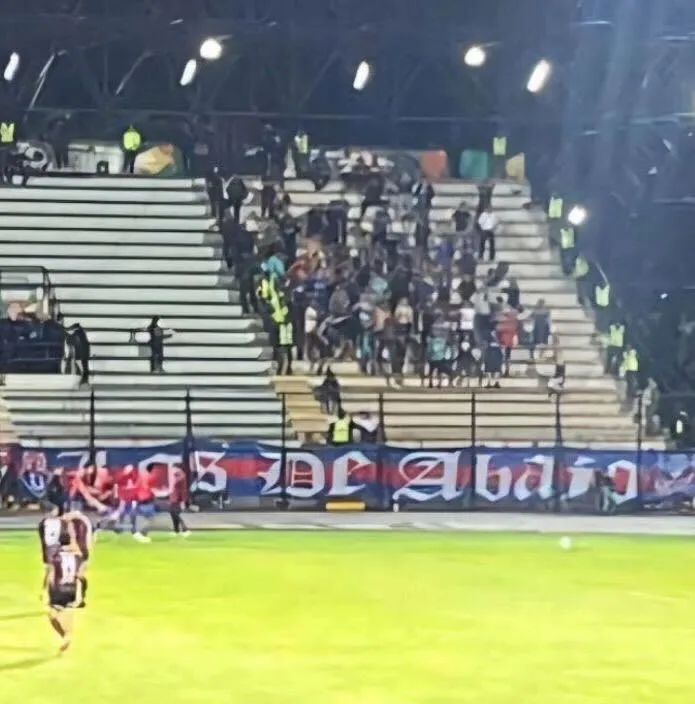 El grupo de hinchas que logró arribar hasta Venezuela.