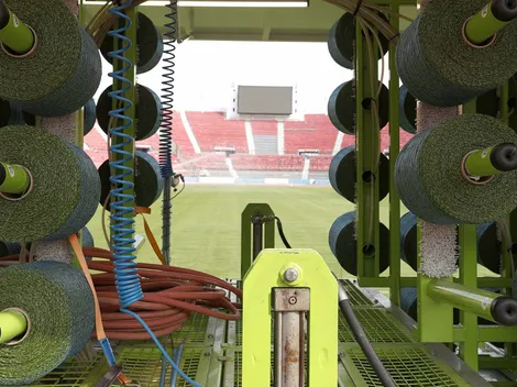 ¡Comenzaron a instalar el pasto sintético en el Estadio Nacional!
