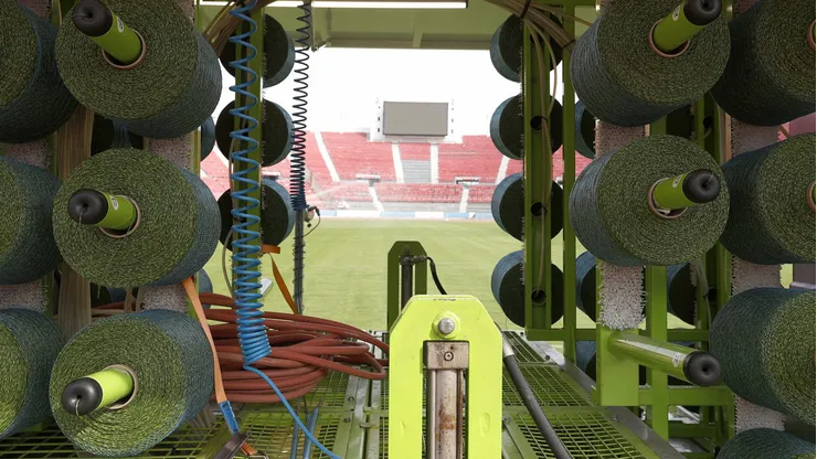 El Estadio Nacional comienza a tener cancha híbrida.