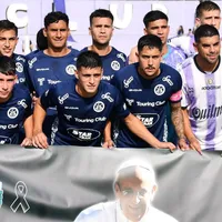 El polémico gesto realizado por un ex Cobreloa en Argentina durante homenaje al Papa Francisco