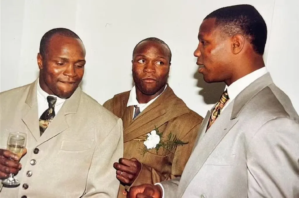 Simon Eubank (izq) y Chris Eubank Sr (dert).