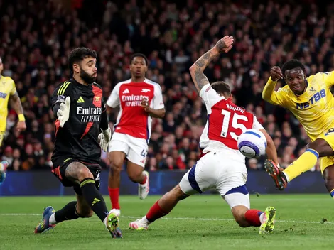 Arsenal comete infantil blooper: entrega en bandeja la Premier a Liverpool