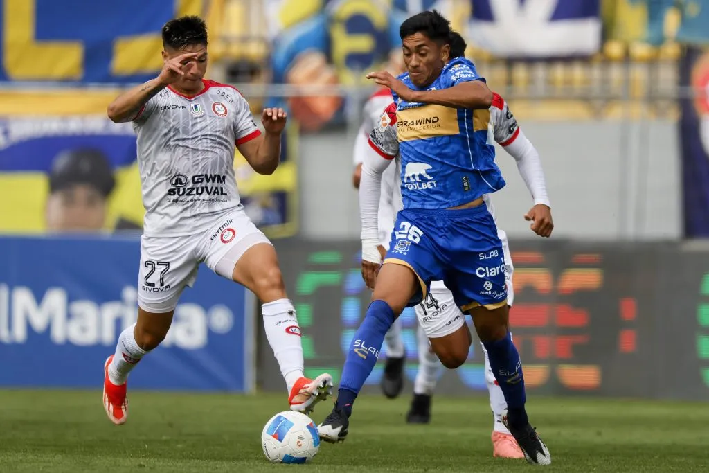 El plantel de Everton decidió dejar fuera del camarín a los dirigentes del club tras el 1-1 ante La Calera. | Foto: Photosport.