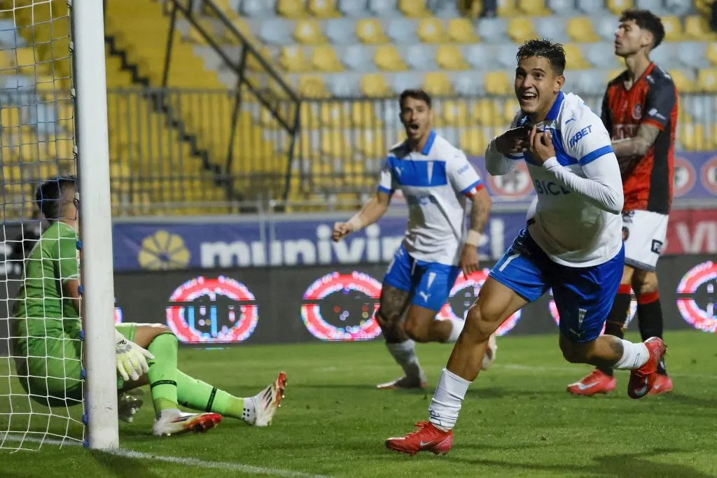 Jader Gentil otra vez será titular en la UC. Foto: Andres Pina/Photosport