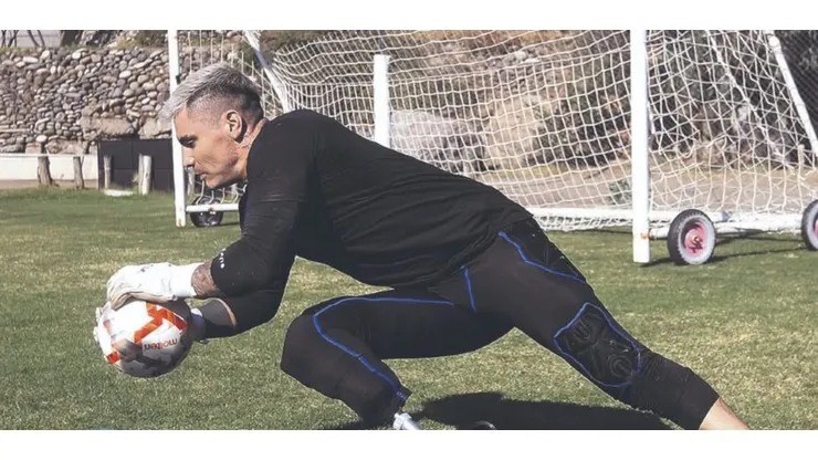 Cristóbal Campos muestra los avances tras su accidente y gracias a la prótesis con la que volvió a hacer trabajos en cancha.