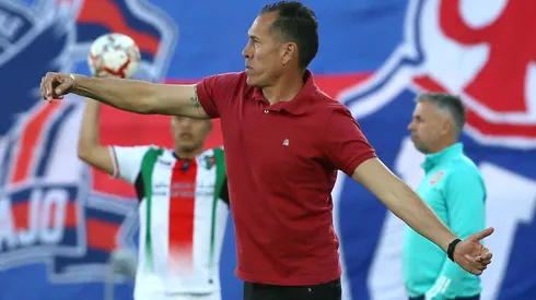 Lucas Bovaglio, DT de Palestino, lanzó queja previo a duelo con la U.