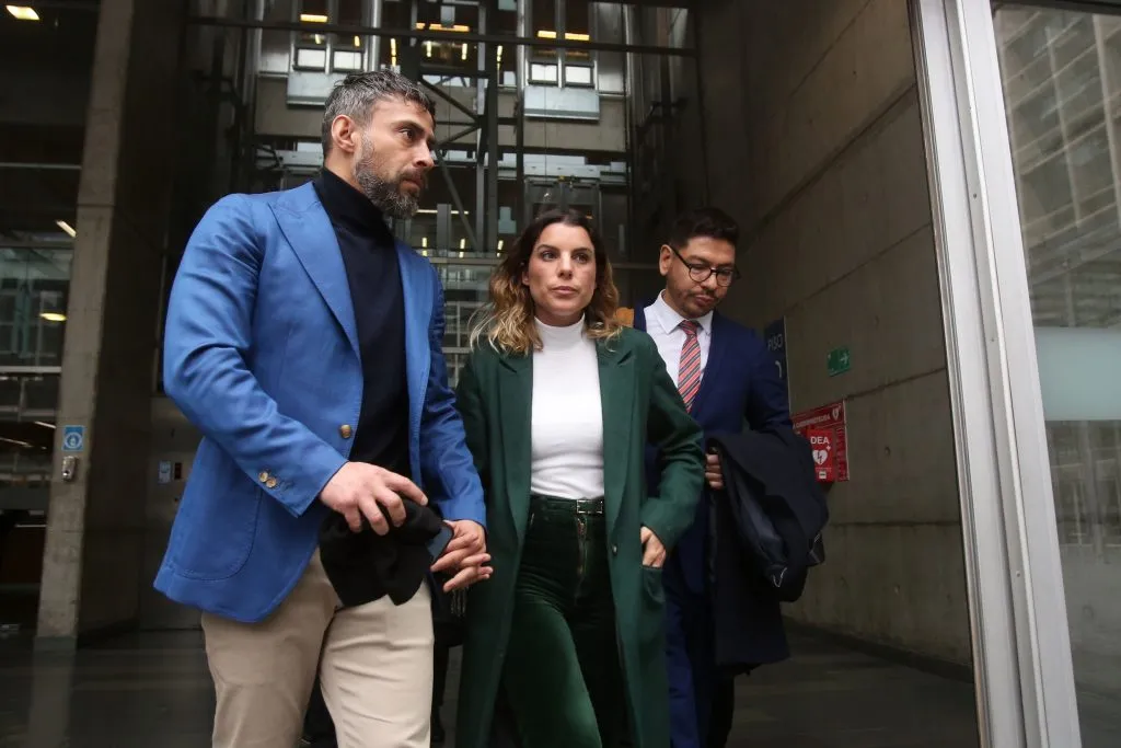 Maite Orsini y Daniela Aranguiz formalizan su relación de amor. FOTO: Jonnathan Oyarzun/Aton Chile