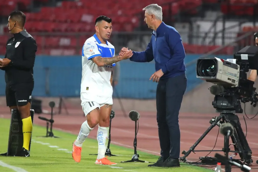 ¿Lo logrará? Los resultados que necesita la UC para dormir como puntera.