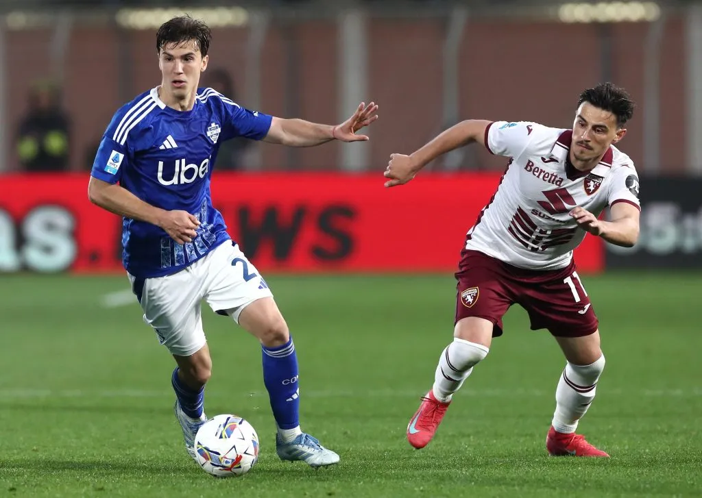 Máximo Perrone en acción por el Como ante el Torino en la Serie A. (Marco Luzzani/Getty Images).