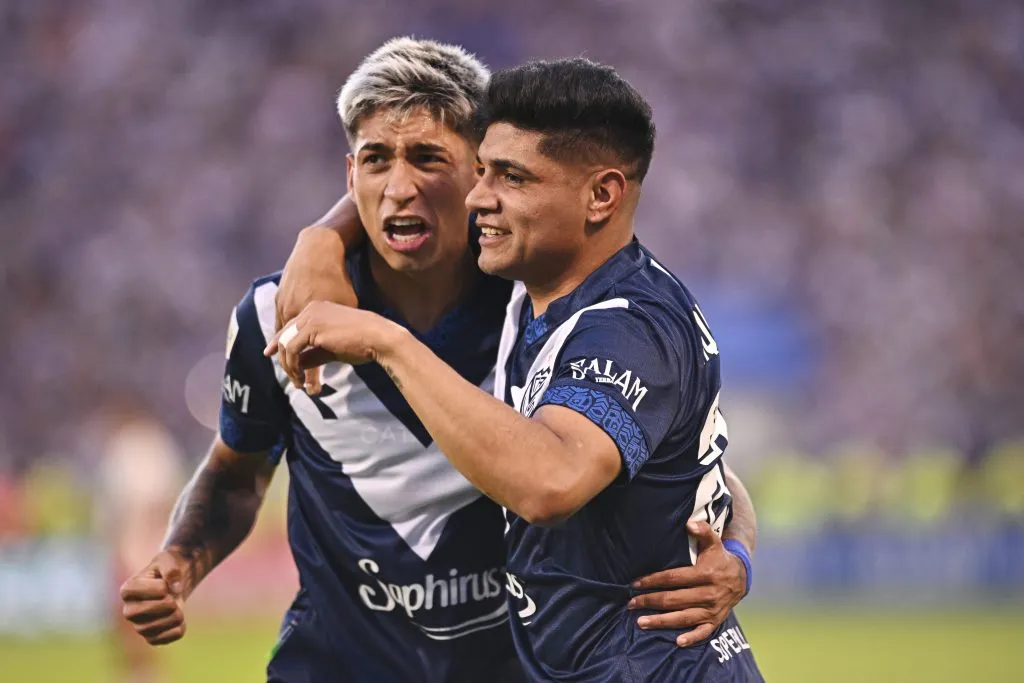 Claudio Aquino junto a Maher Carrizo, otro de los jóvenes que promete en Vélez Sarsfield. (Rodrigo Valle/Getty Images).