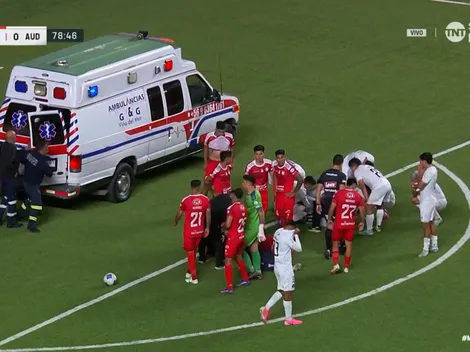Terrible: Jugador de Audax sale en ambulancia tras choque y convulsión
