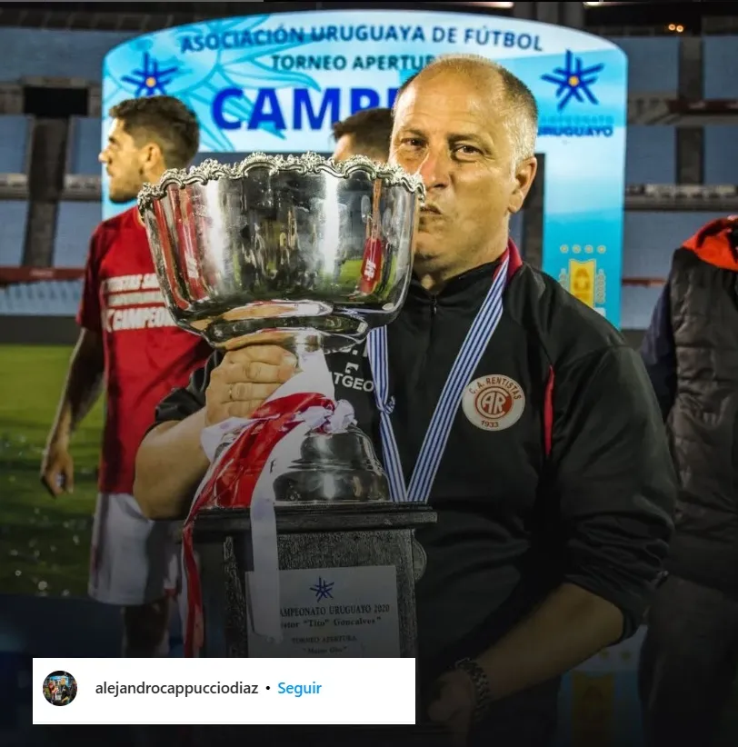 con Rentistas fue campeón del Torneo de Apertura el año 2020. /Instagram/alejandrocappucciodiaz
