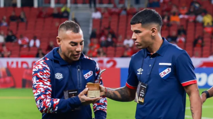 Eduardo Vargas volvió a quedarse en el banco de suplentes del Bolso.