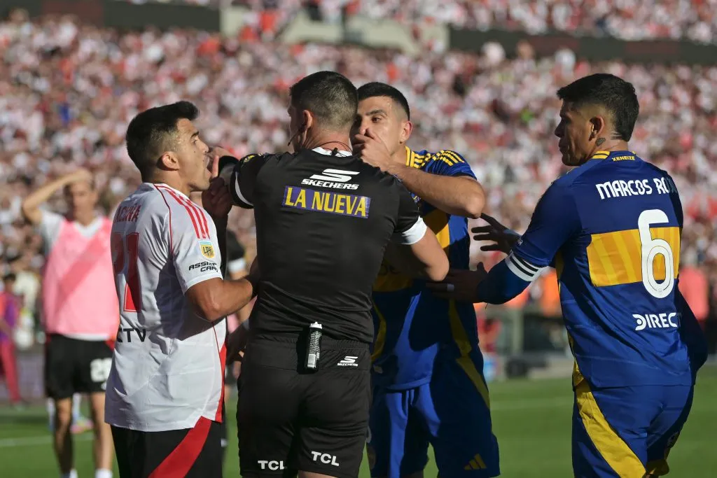 Se prendieron las cosas en el Superclásico entre River y Boca | Getty Images