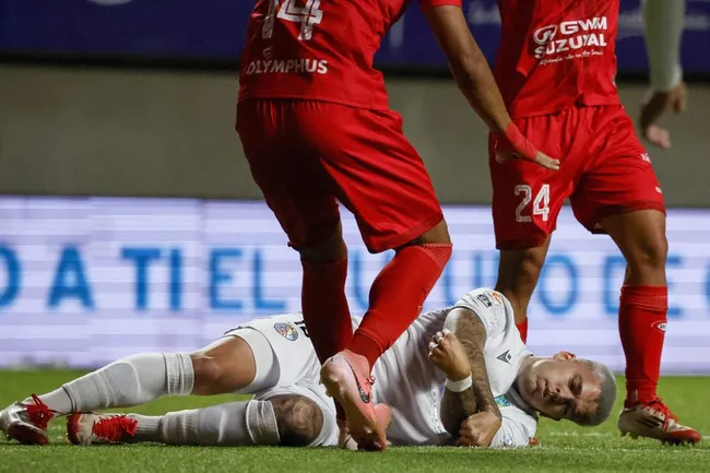 Troyansky quedó nocaut tras esa disputa con Ulloa. (Andres Pina/Photosport).