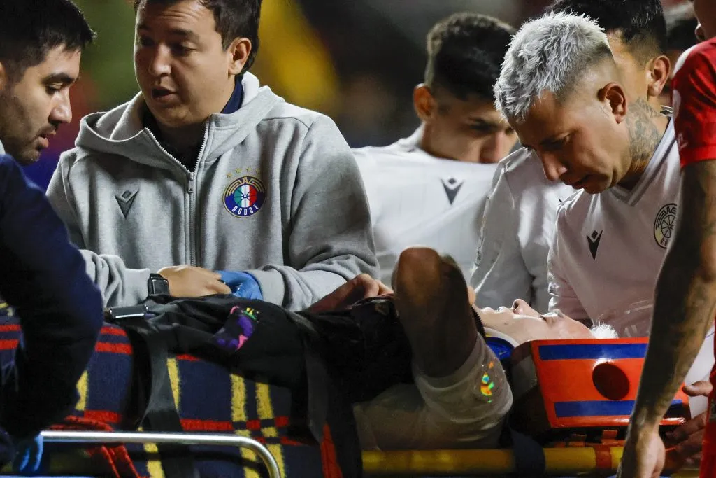 Troyansky y Leonardo Valencia que lo mira con atención. (Andres Pina/Photosport).