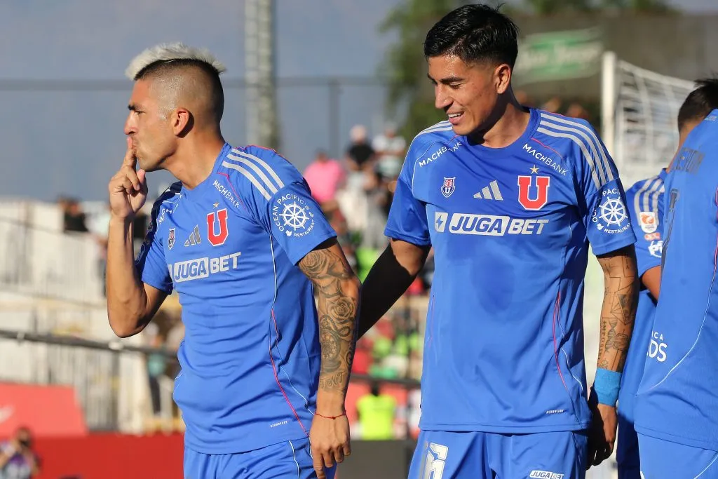 Leandro Fernández celebra su gol junto a Matías Sepúlveda. (Javier Salvo/Photosport).