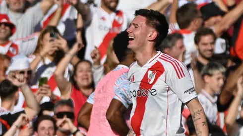 Mastantuono celebra el gol que le marcó a Boca y que dio la vuelta al mundo