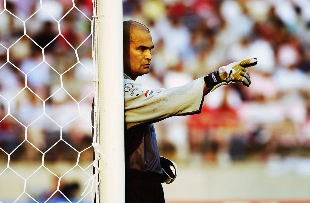 José Luis Chilavert jugando por Paraguay. (Photo by Shaun Botterill/Getty Images)