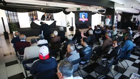 Dura intervención de hincha en la junta de accionistas de Blanco y Negro.