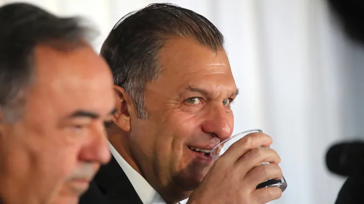Aníbal Mosa respondió a las acusaciones que lo tienen colgando de un hilo en Colo Colo.