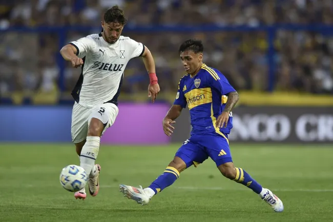 Felipe Loyola ante Boca Juniors. (Gustavo Garello/Getty Images).