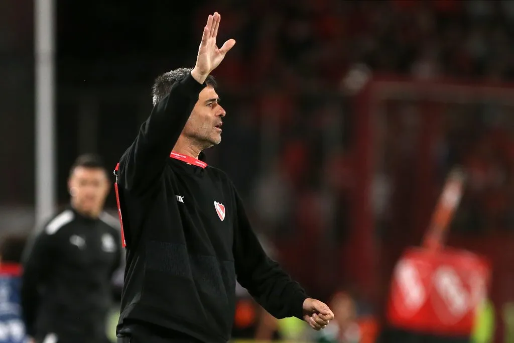 Julio Vaccari, el entrenador del Independiente. (Daniel Jayo/Getty Images).