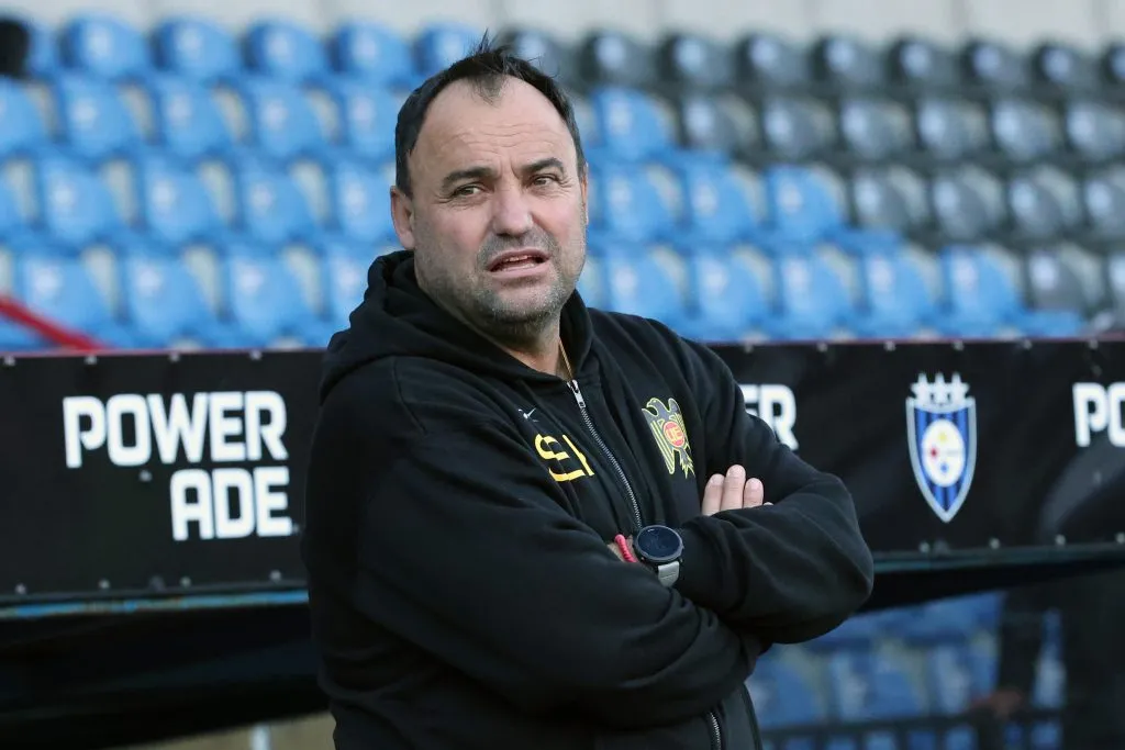 El Coto Sierra ante Huachipato. (Jaime Salazar/Photosport).