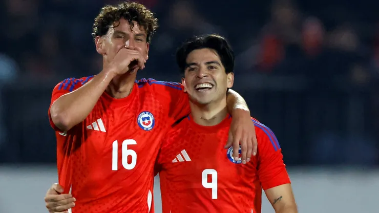 Igor Lichnovsky y Víctor Dávila, dos de los tres chilenos que juegan en América.