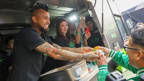 Vidal habló de todo en el lanzamiento de su hamburguesa